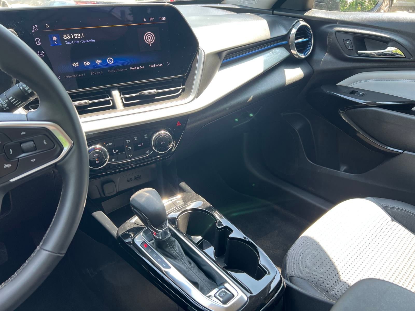 Used 2024 Chevrolet Trax LT w/ Driver Confidence Package image 20