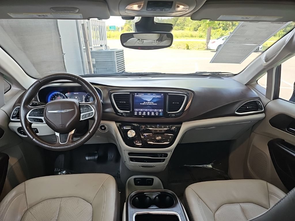 Used 2018 Chrysler Pacifica Touring-L Plus w/ Advanced Safetytec Group FWD image 18