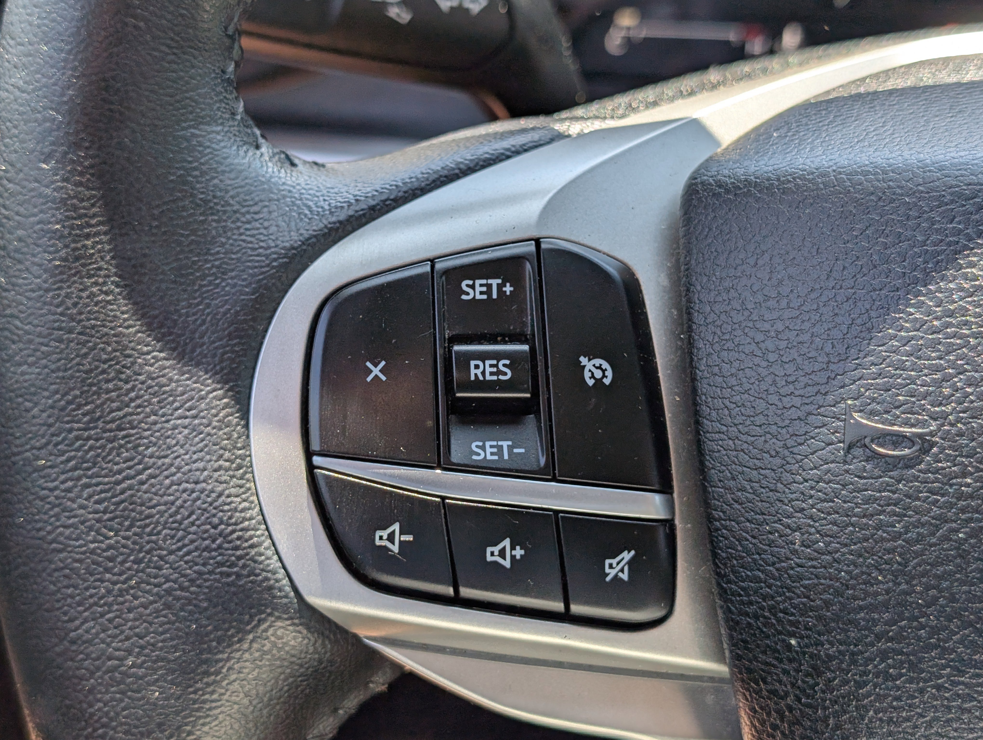 Used 2021 Ford Explorer XLT w/ Equipment Group 202A AWD/4WD image 24