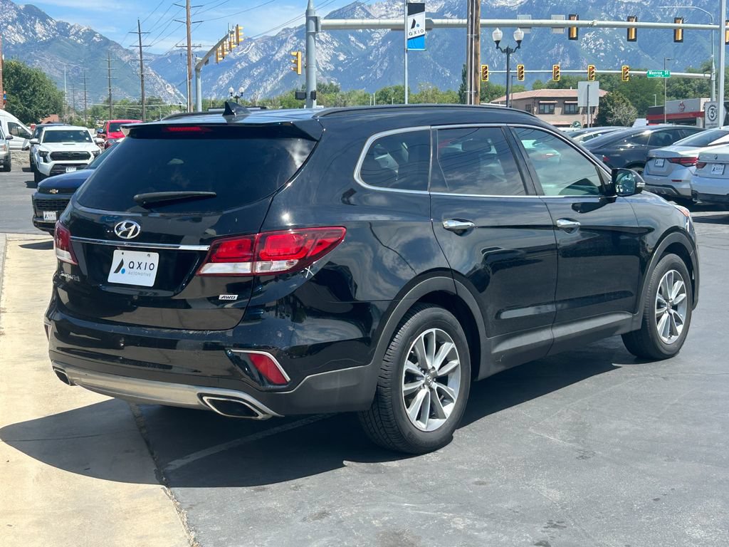 Used 2017 Hyundai Santa Fe SE w/ Cargo Package AWD/4WD image 4