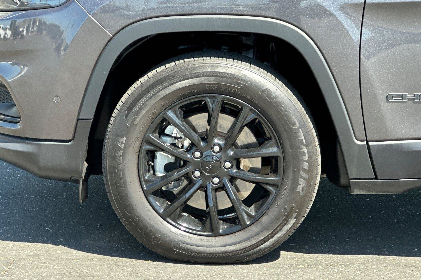 Used 2023 Jeep Cherokee Altitude Lux AWD/4WD image 26