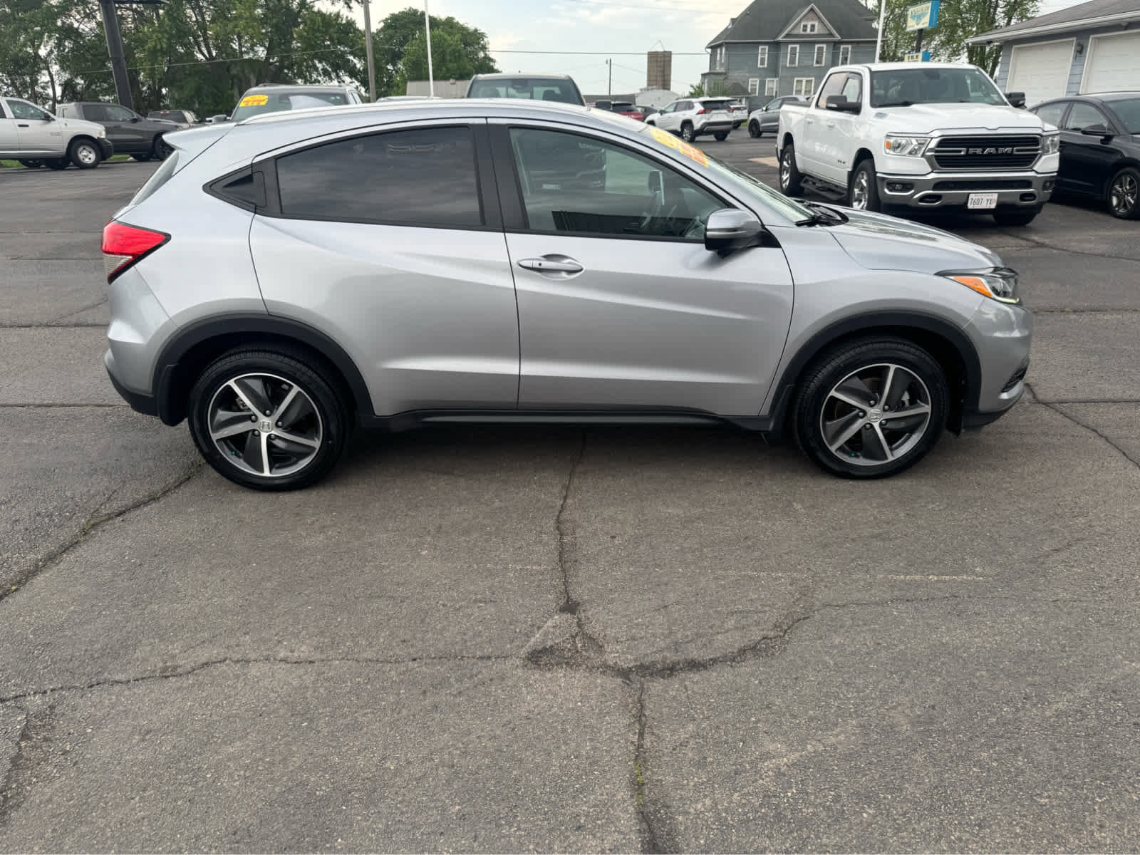Used 2022 Honda HR-V EX image 2