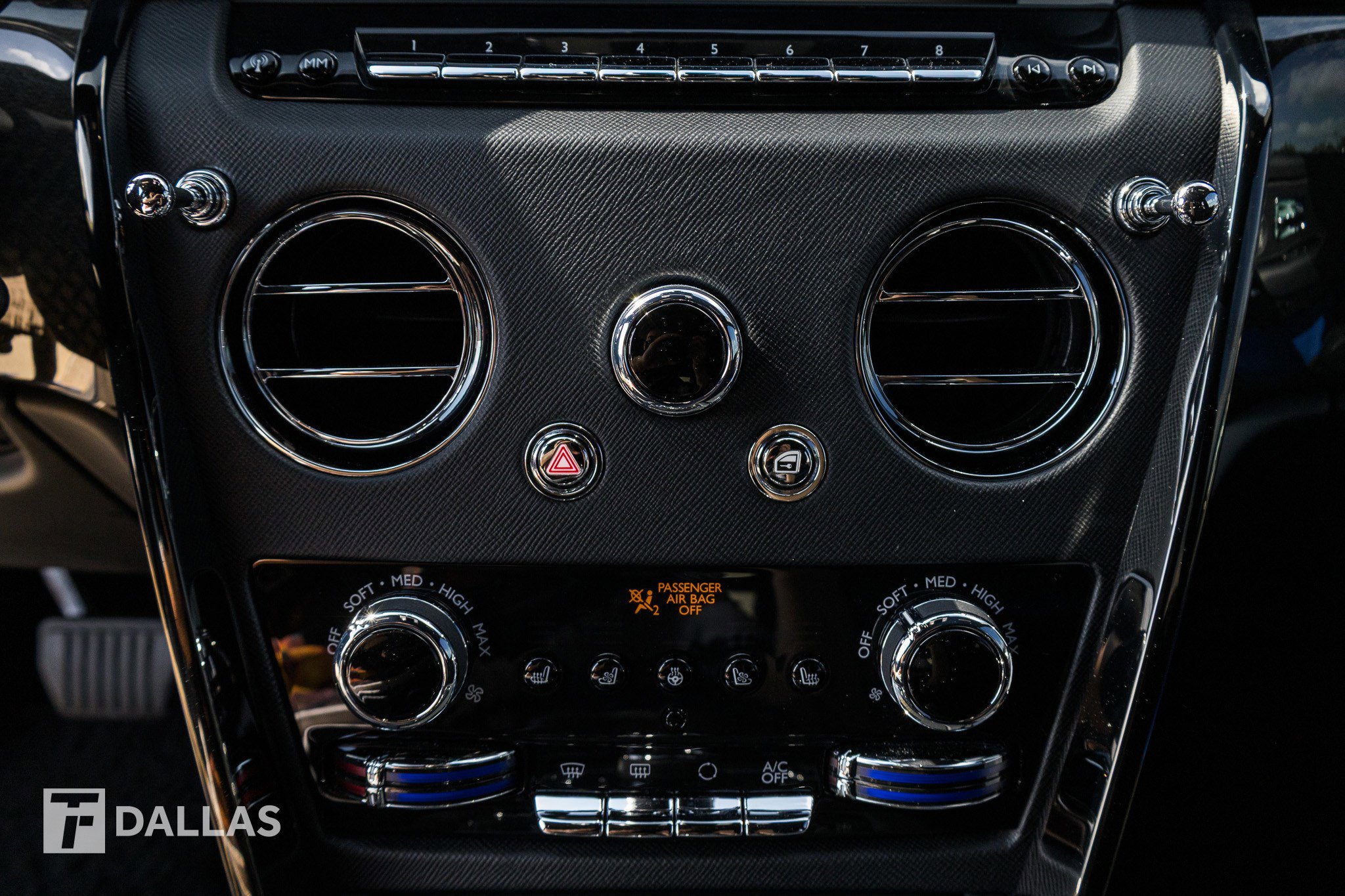 Used 2022 Rolls-Royce Cullinan Black Badge w/ Dark Exterior Package image 28