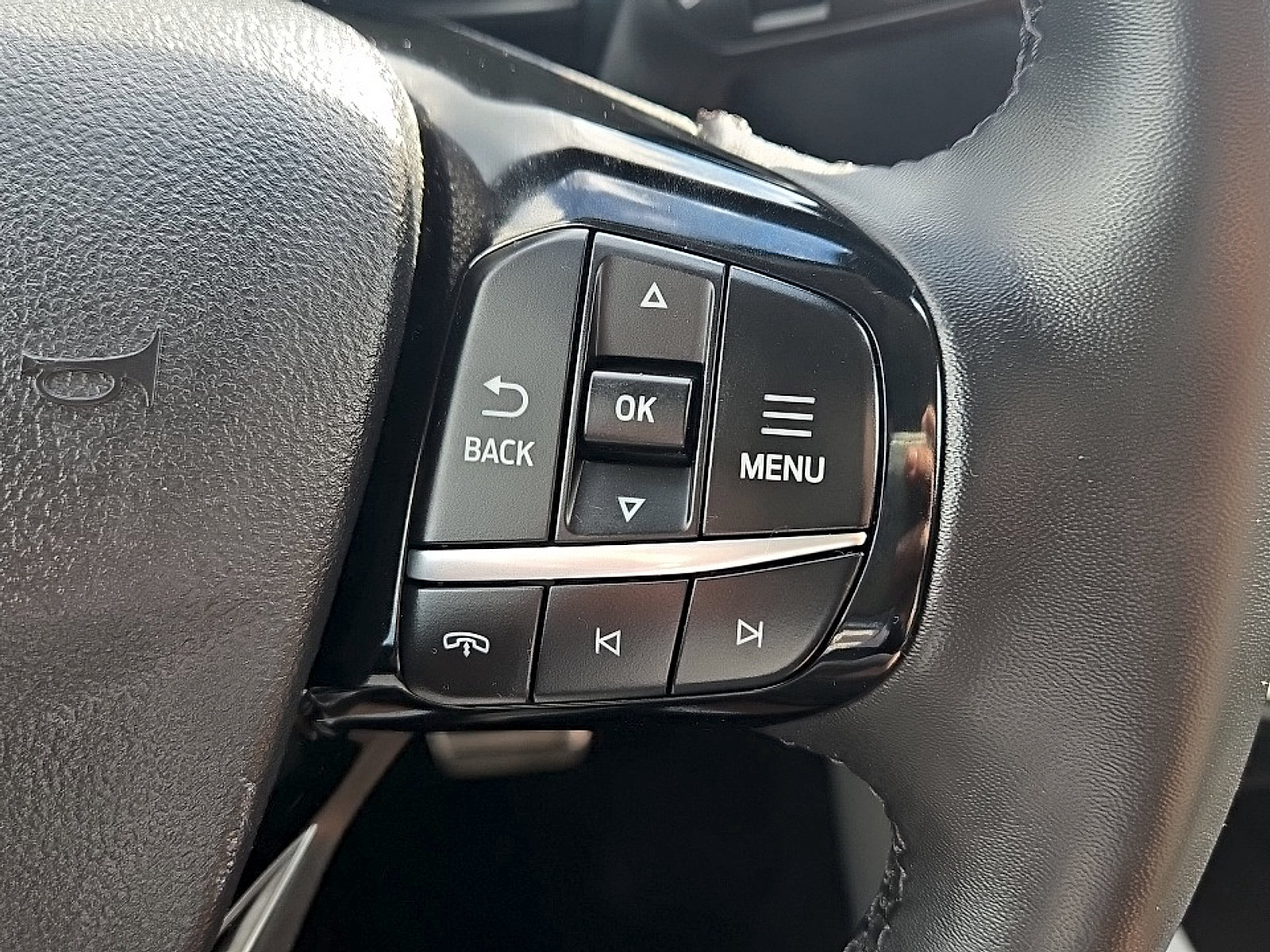 Used 2023 Ford Escape Platinum w/ Premium Technology Package AWD/4WD image 14