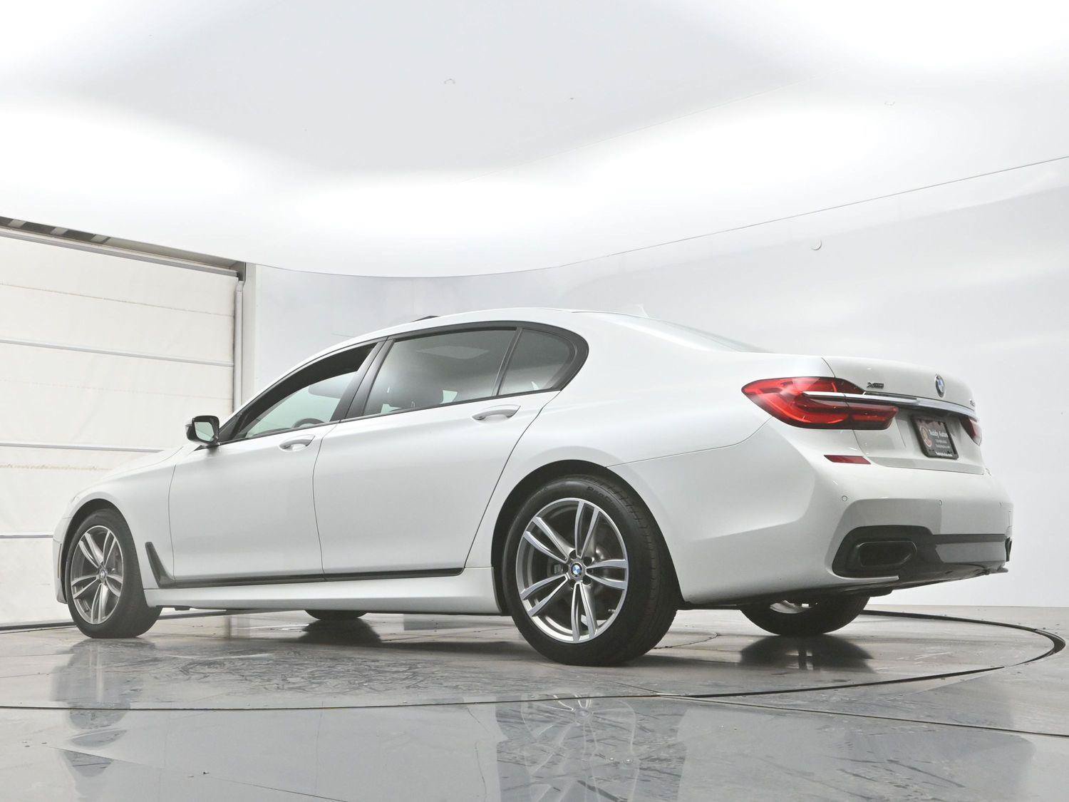 Used 2019 BMW 750i xDrive w/ M Sport Package AWD/4WD image 31