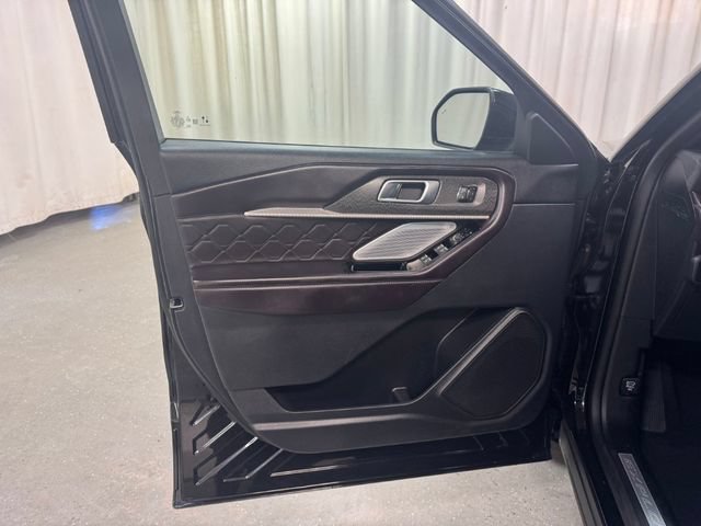 Used 2025 Ford Explorer Platinum w/ LUX Leather Package AWD/4WD image 11