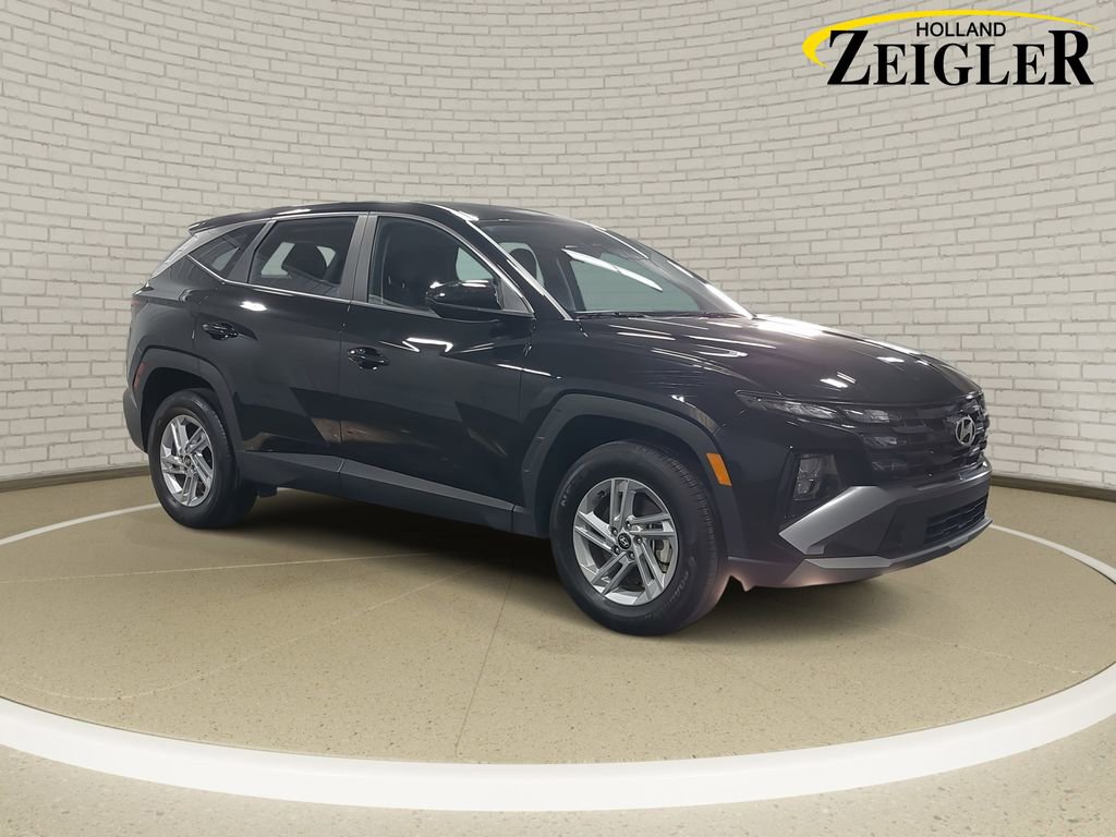 Certified 2025 Hyundai Tucson SE image 3