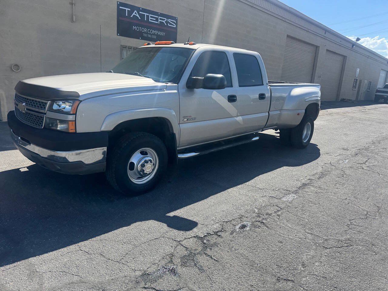 Used 2005 Chevrolet Silverado 3500 LT w/ Heavy-Duty Power Package RWD image 4