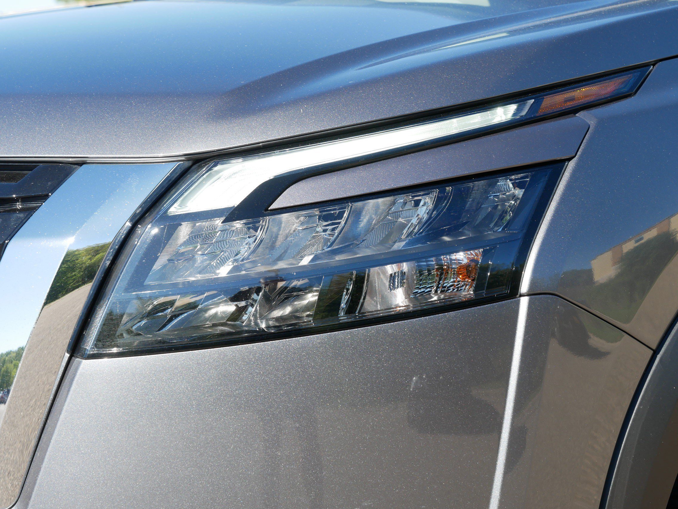 Used 2025 Nissan Pathfinder SV image 16