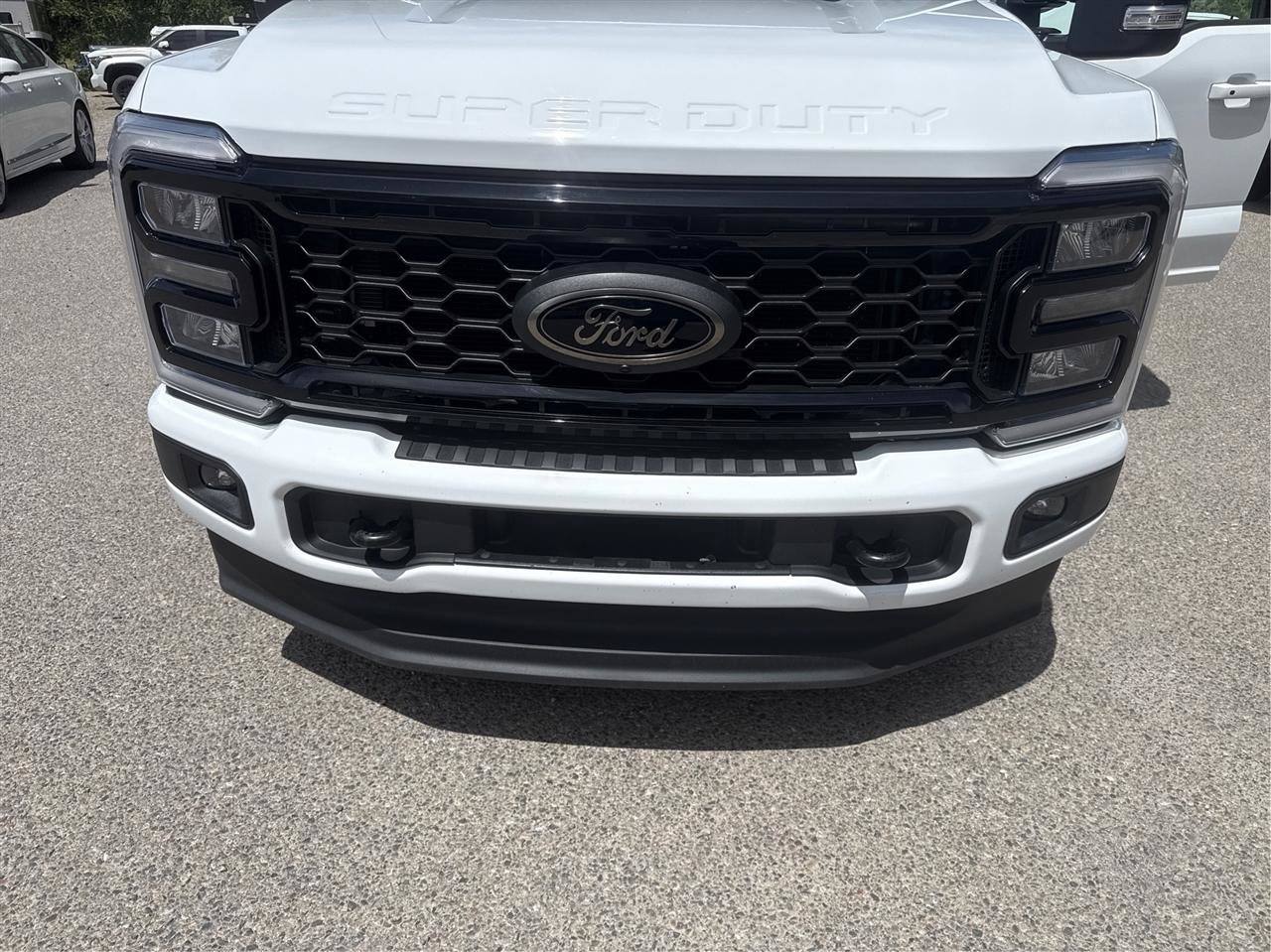 Used 2026 Ford F350 Lariat w/ Black Appearance Package AWD/4WD image 22