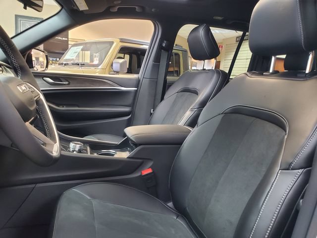 New 2026 Jeep Grand Cherokee Altitude AWD/4WD image 10