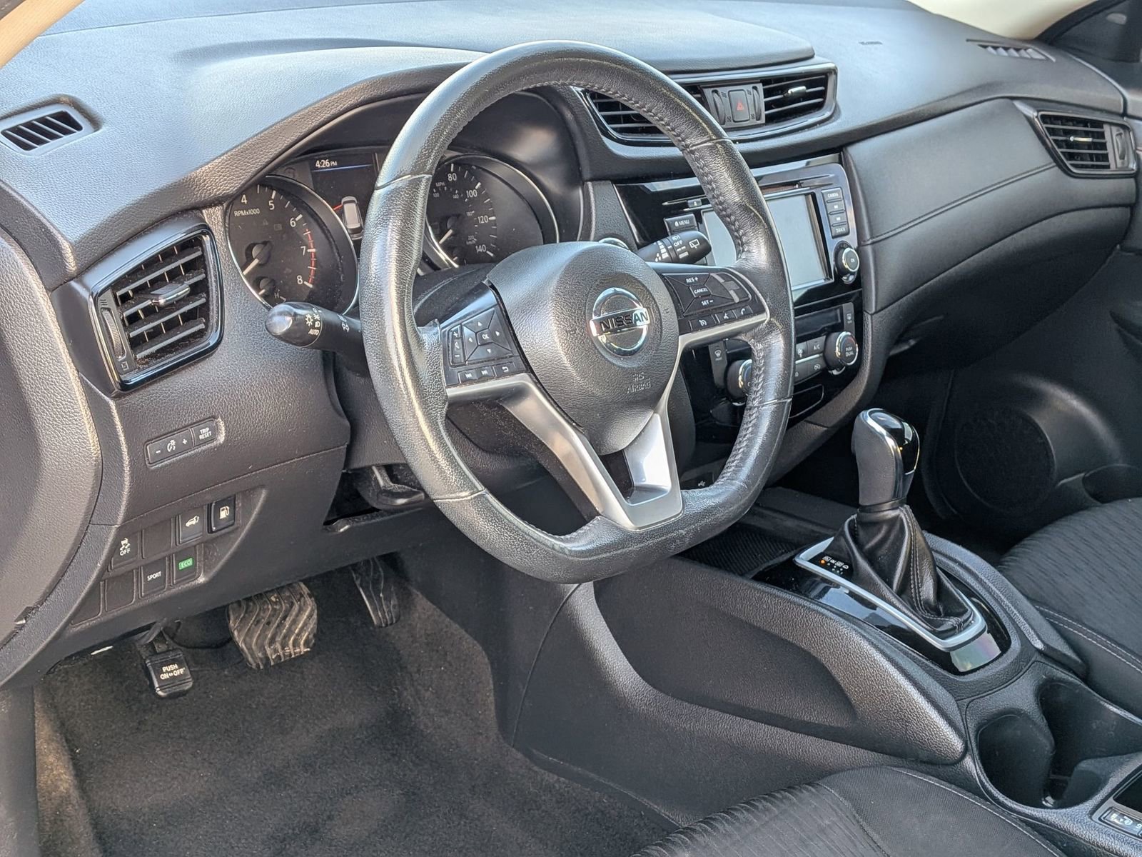 Certified 2018 Nissan Rogue SV image 12