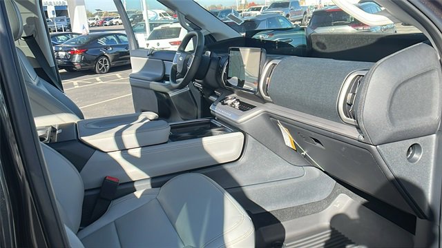 New 2025 Ford Expedition Active image 10