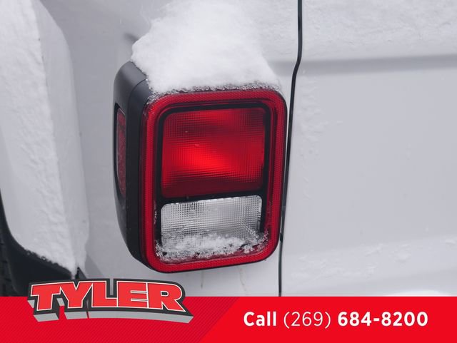 Used 2024 Jeep Gladiator Sport image 15