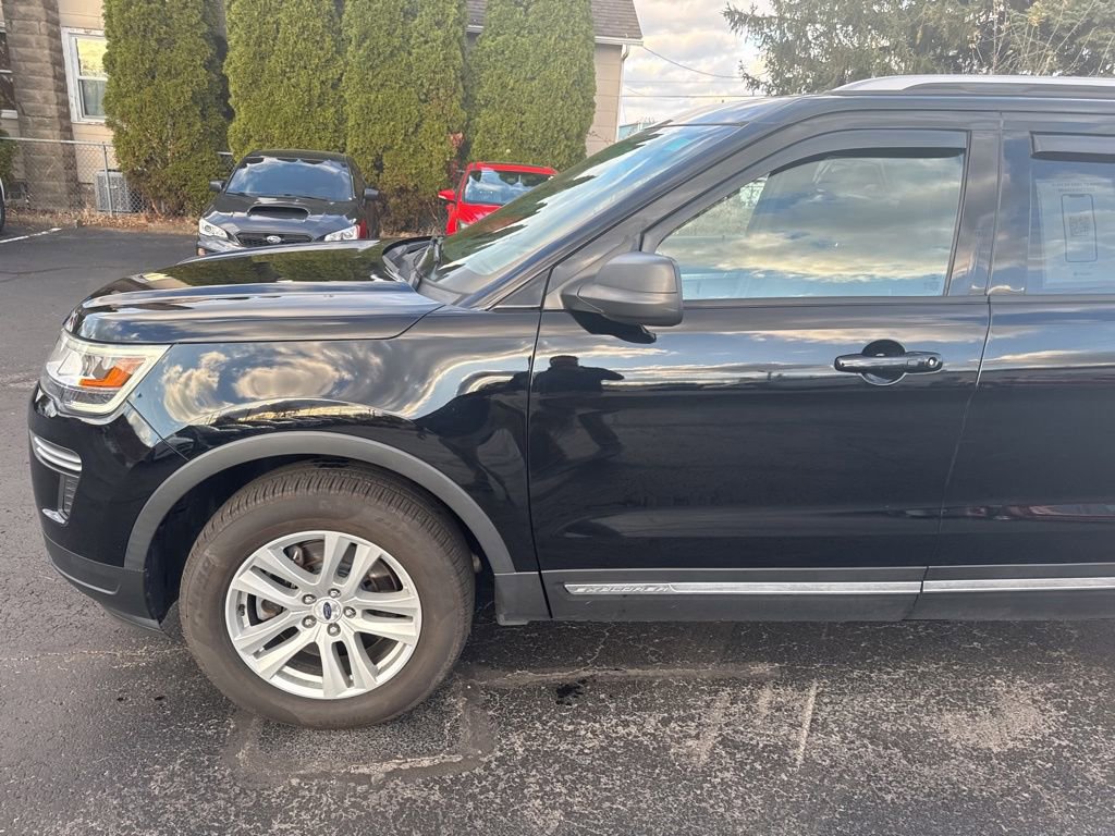 Used 2018 Ford Explorer XLT image 13