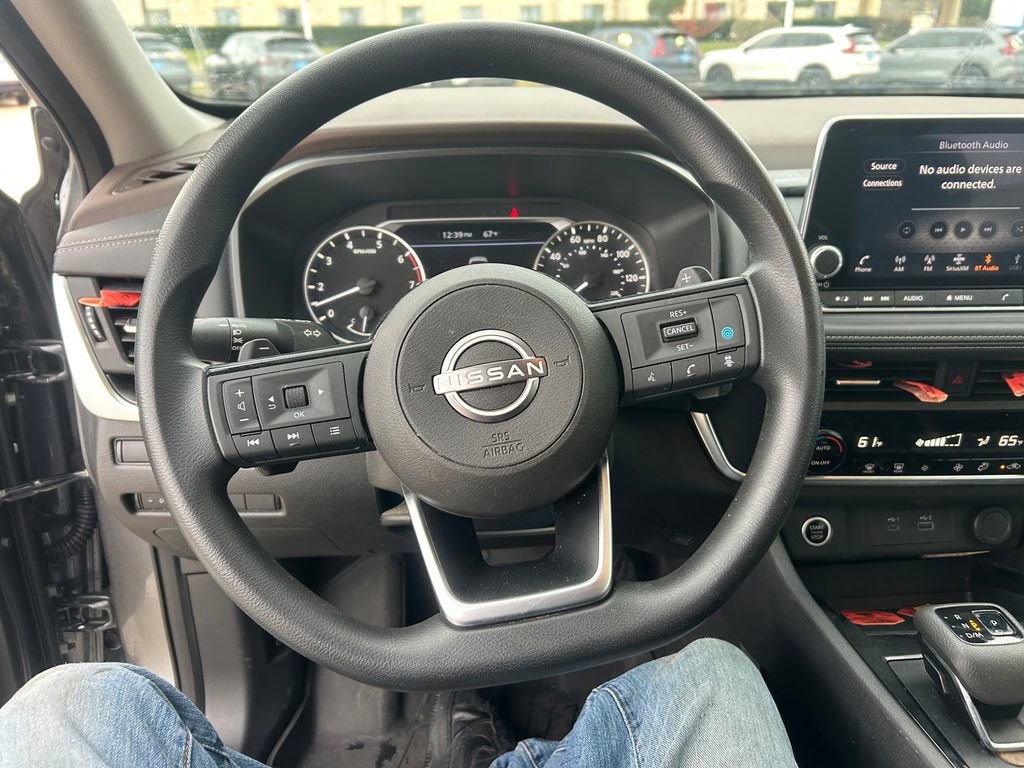 Used 2023 Nissan Rogue SV image 30