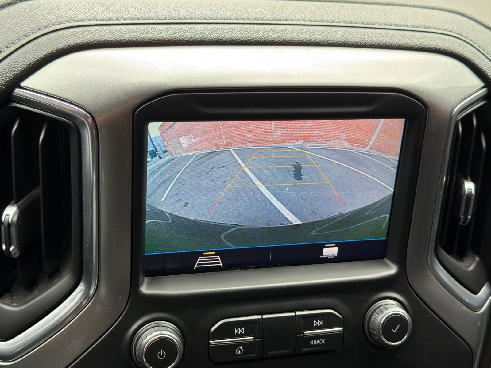 Used 2022 Chevrolet Silverado 1500 LT RWD image 24
