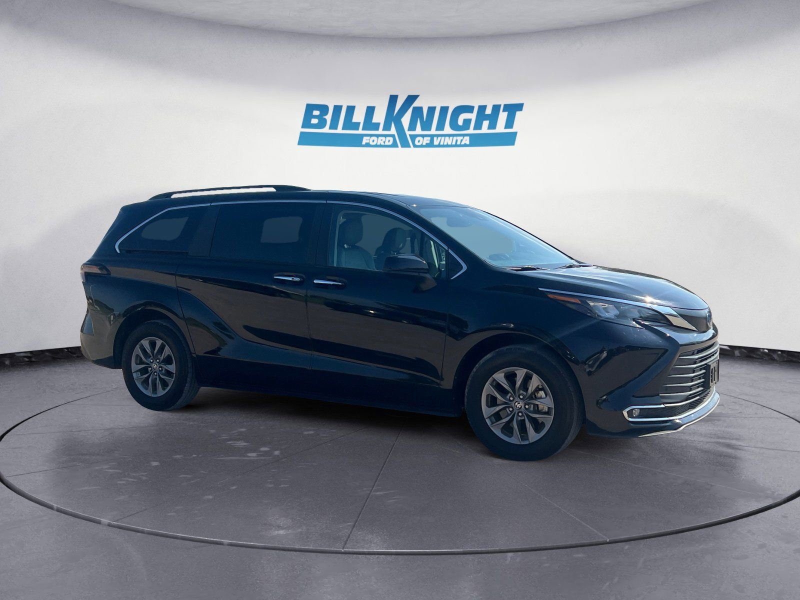 Used 2024 Toyota Sienna XLE image 7