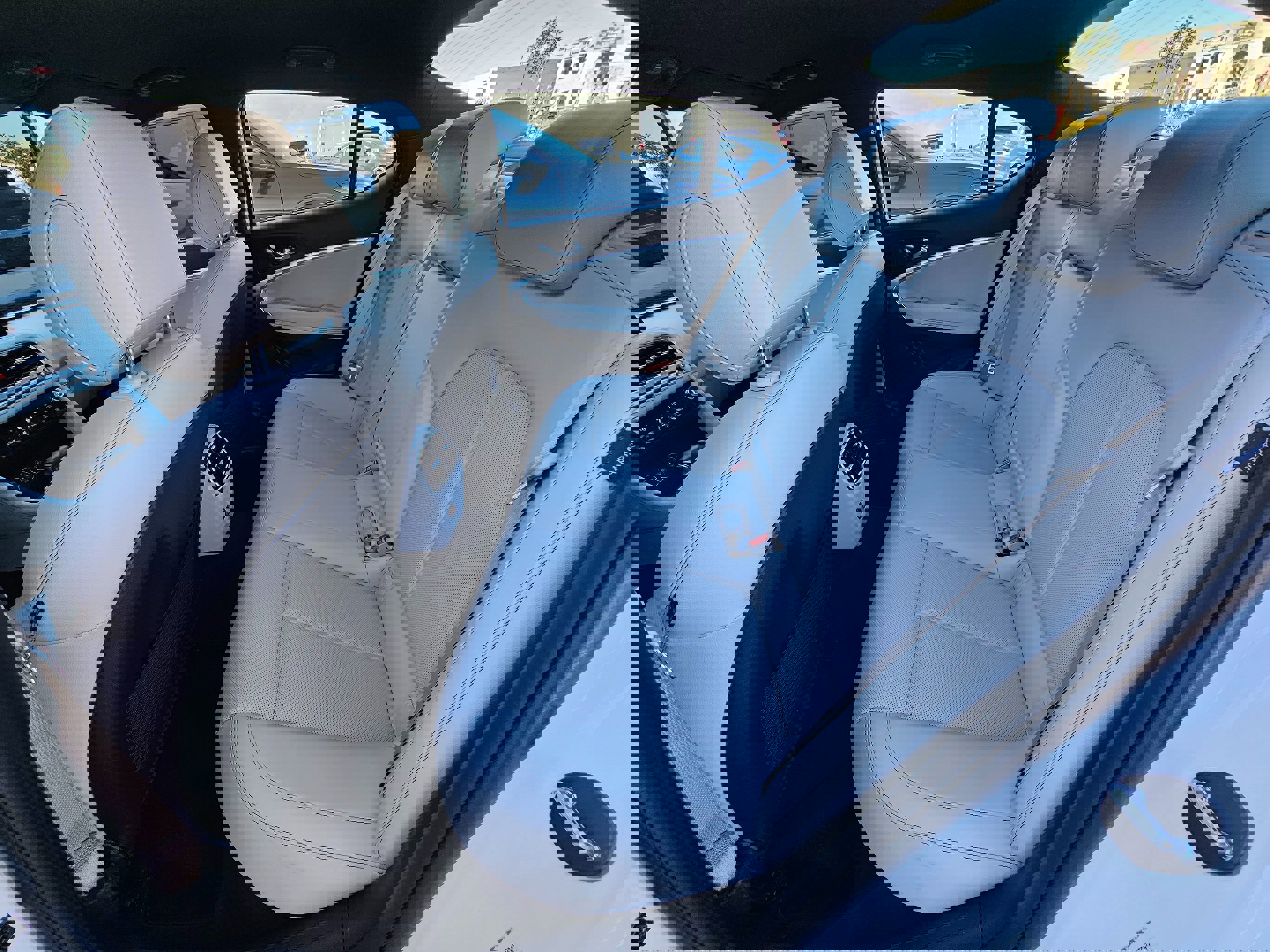 Used 2025 Genesis G70 2.5T image 19