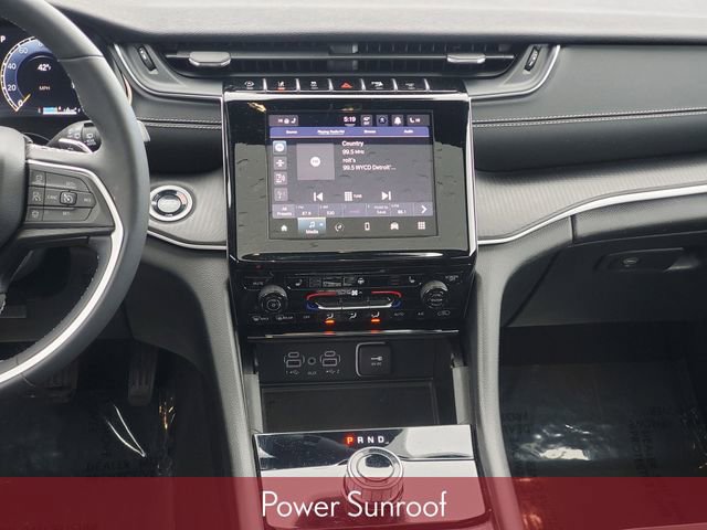 Used 2024 Jeep Grand Cherokee Altitude image 37