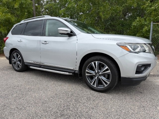 Used 2019 Nissan Pathfinder Platinum FWD image 1