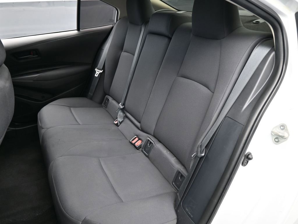 Used 2022 Toyota Corolla LE image 32