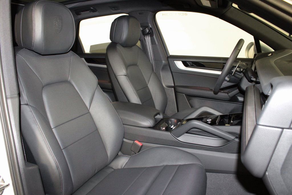 Certified 2025 Porsche Cayenne image 36