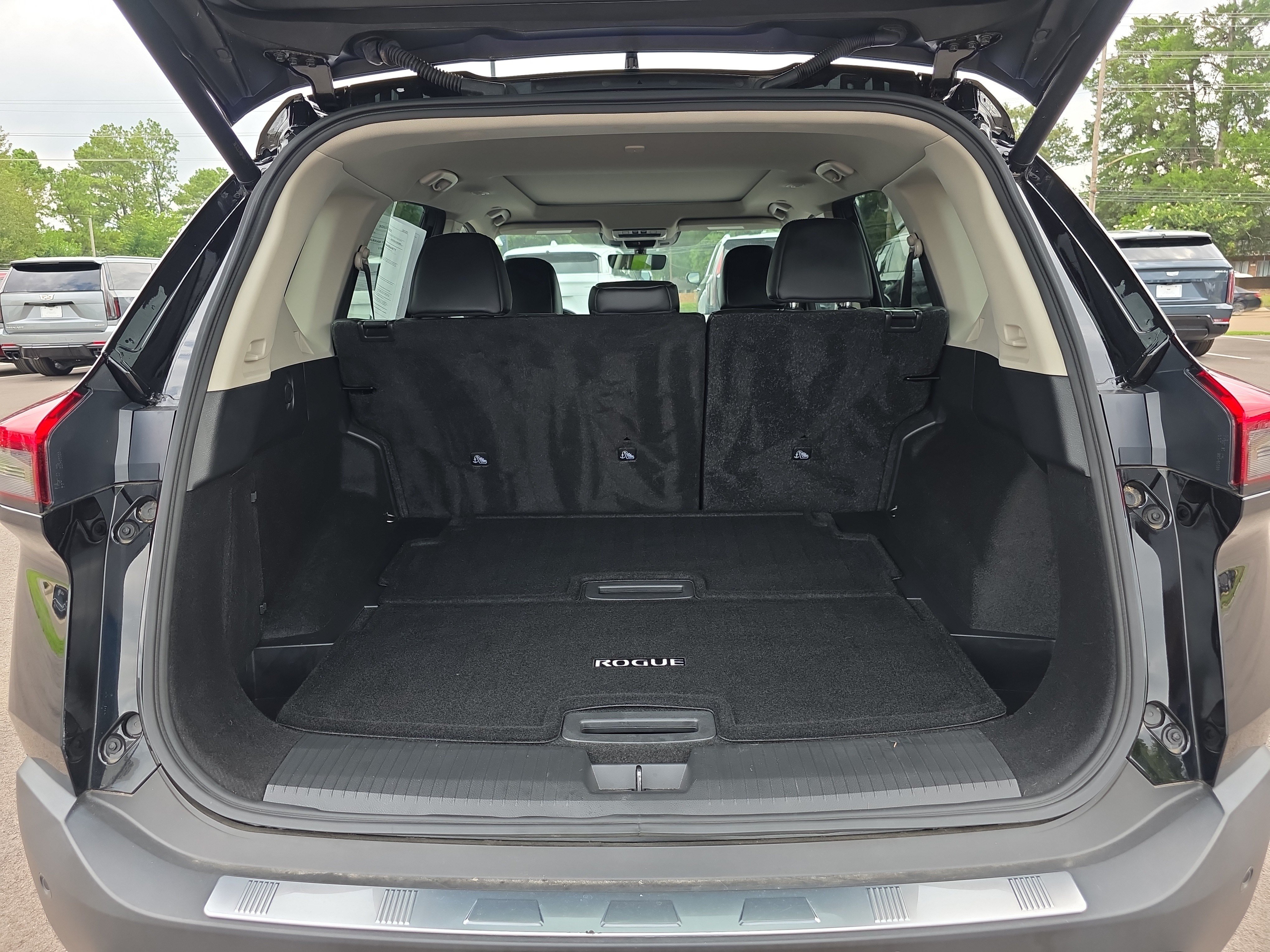Used 2023 Nissan Rogue SL w/ SL Premium Package FWD image 13