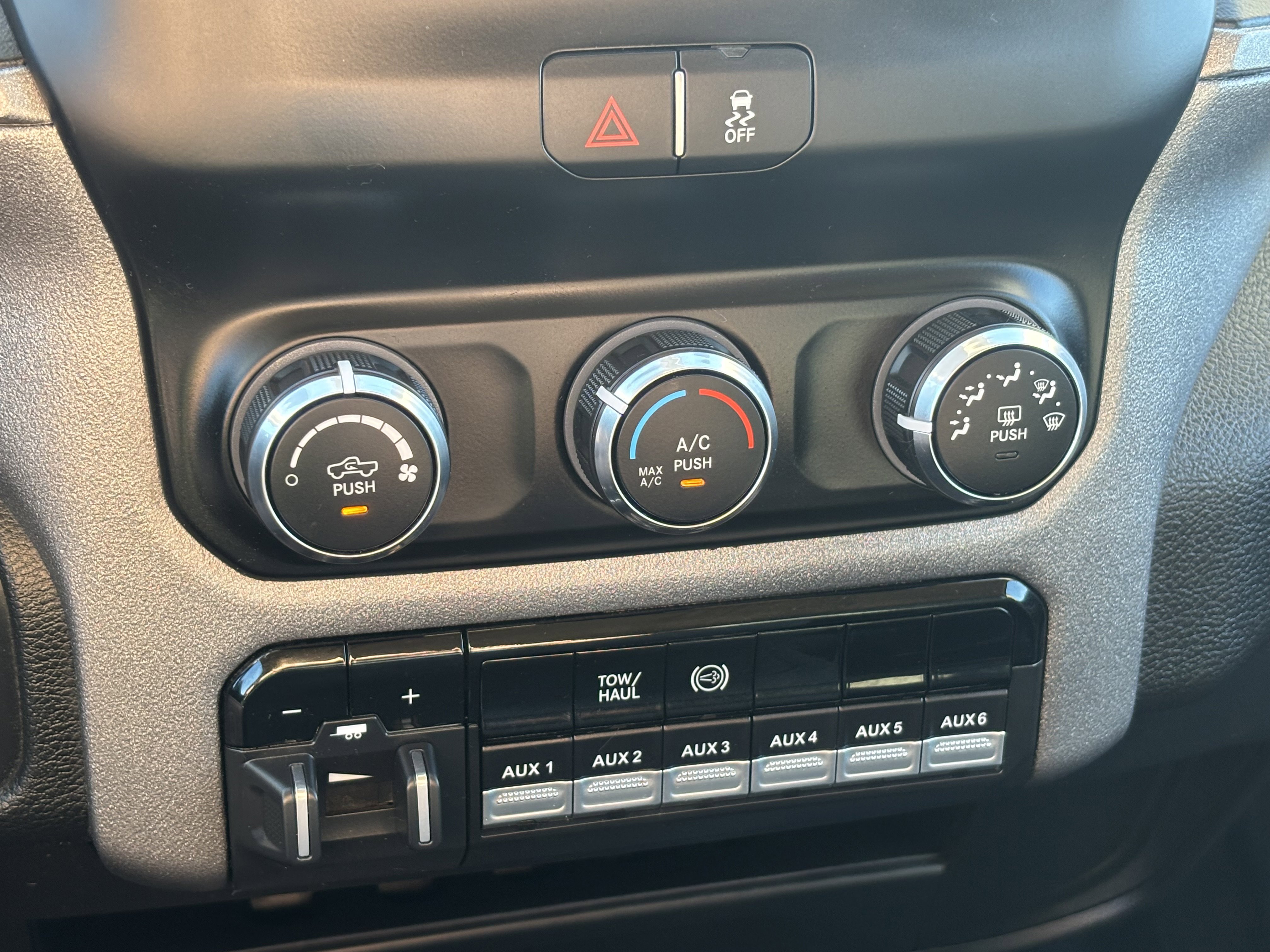 Used 2020 RAM 5500 Tradesman w/ Chrome Appearance Group AWD/4WD image 12
