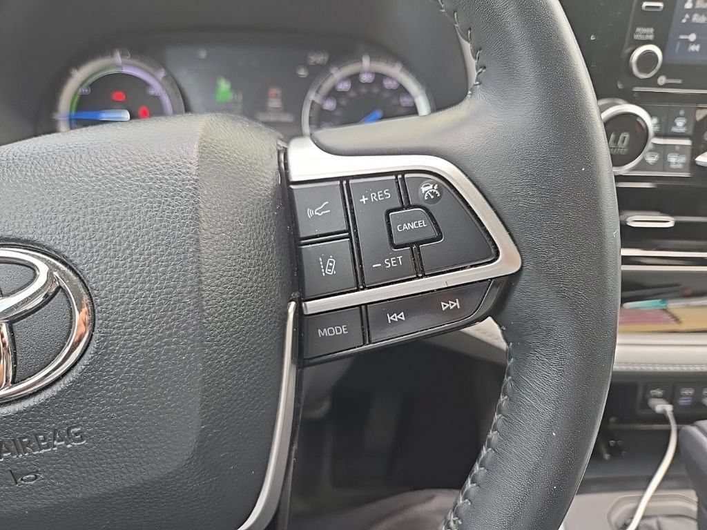 Used 2022 Toyota Highlander XLE FWD image 14
