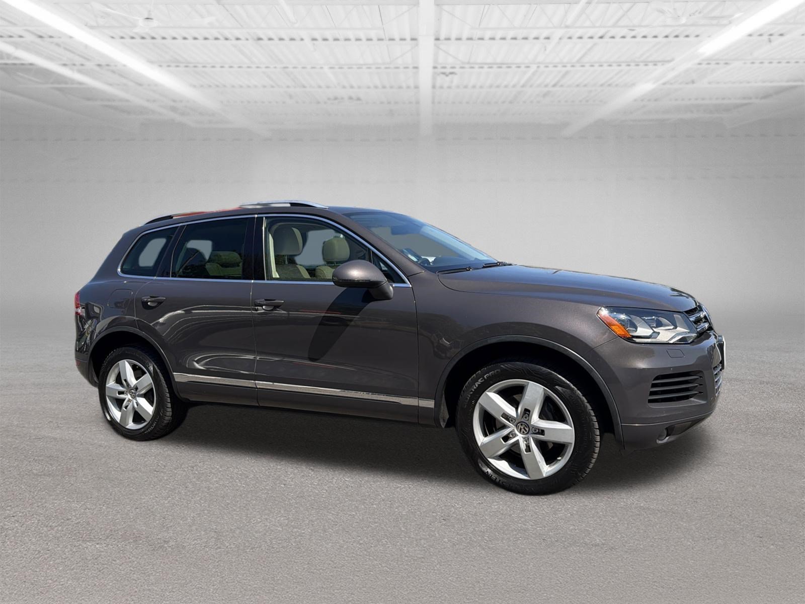 Used 2012 Volkswagen Touareg TDI AWD/4WD image 6