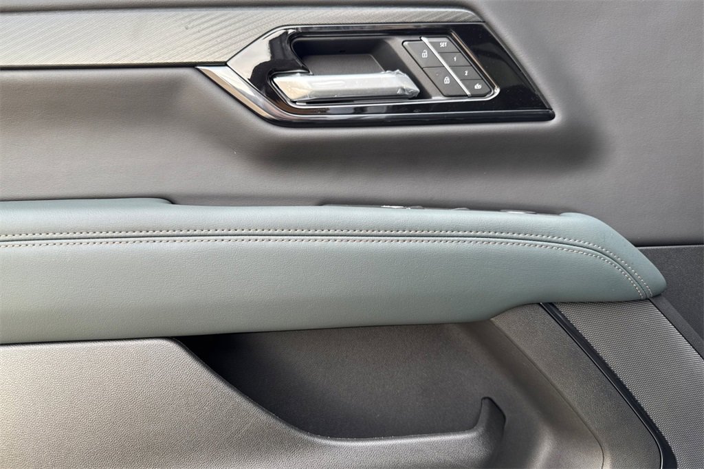 New 2026 GMC Yukon XL AT4 w/ AT4 Premium Plus Package image 9