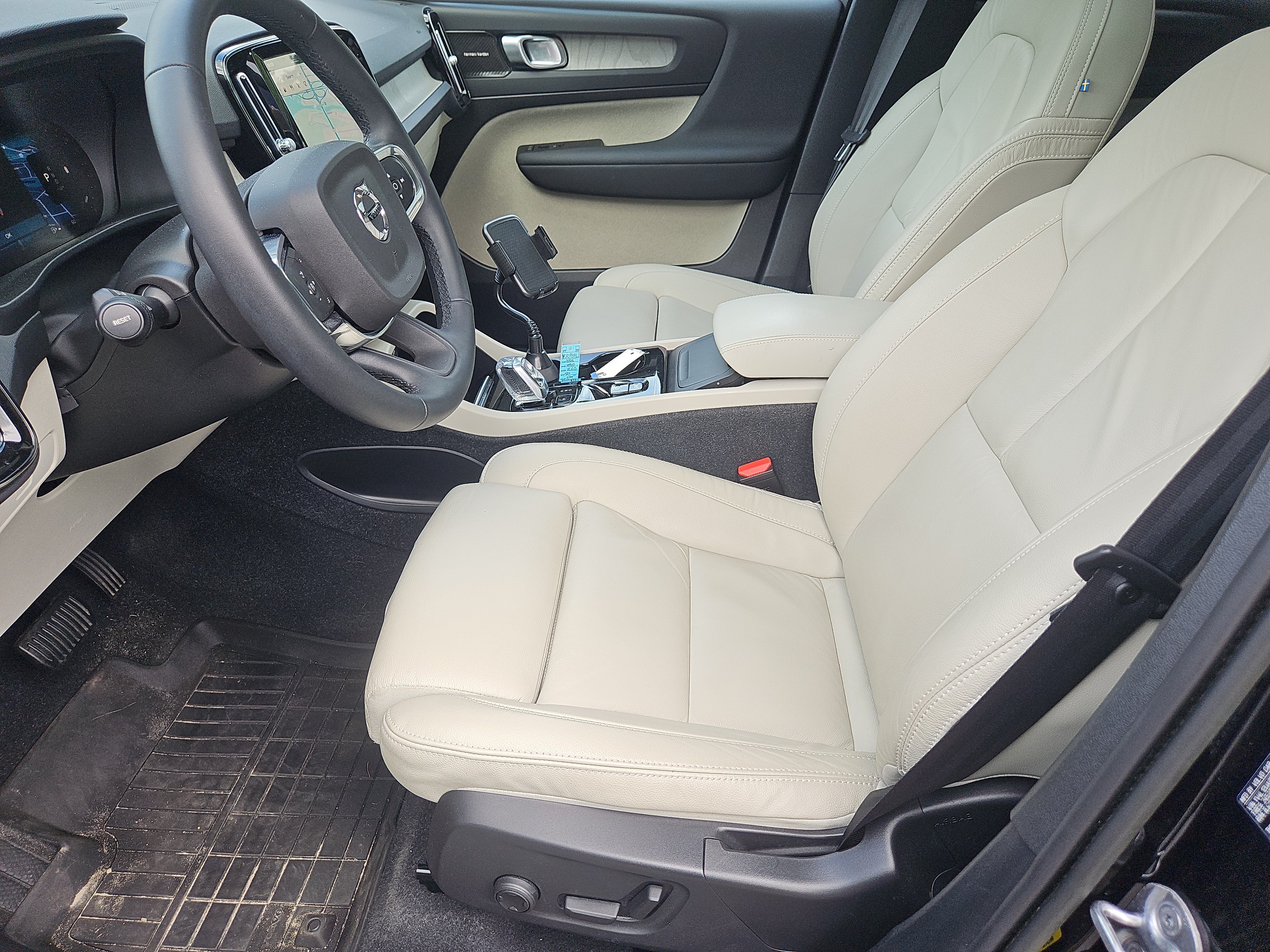 Used 2023 Volvo XC40 B5 Ultimate w/ Protection Package Premier AWD/4WD image 33