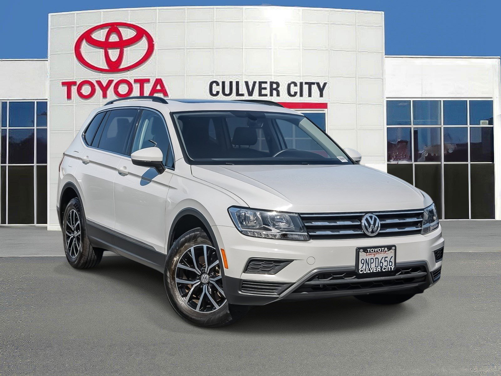 Used 2021 Volkswagen Tiguan SE w/ Panoramic Sunroof Package