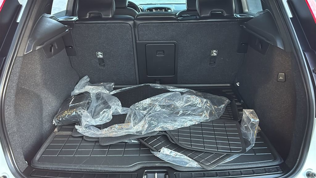 Certified 2023 Volvo XC40 B5 Plus w/ Driver Assist Package image 29