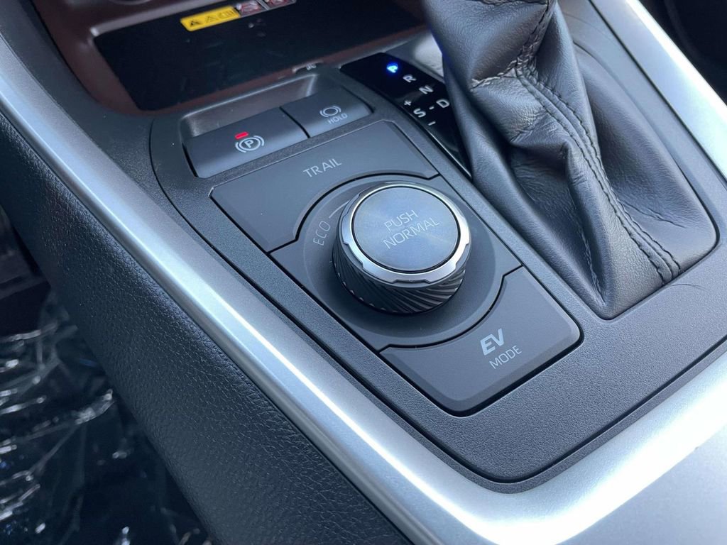 Used 2025 Toyota RAV4 Limited w/ Advanced Technology Package image 43