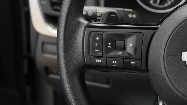 Used 2023 Nissan Rogue SV FWD image 30