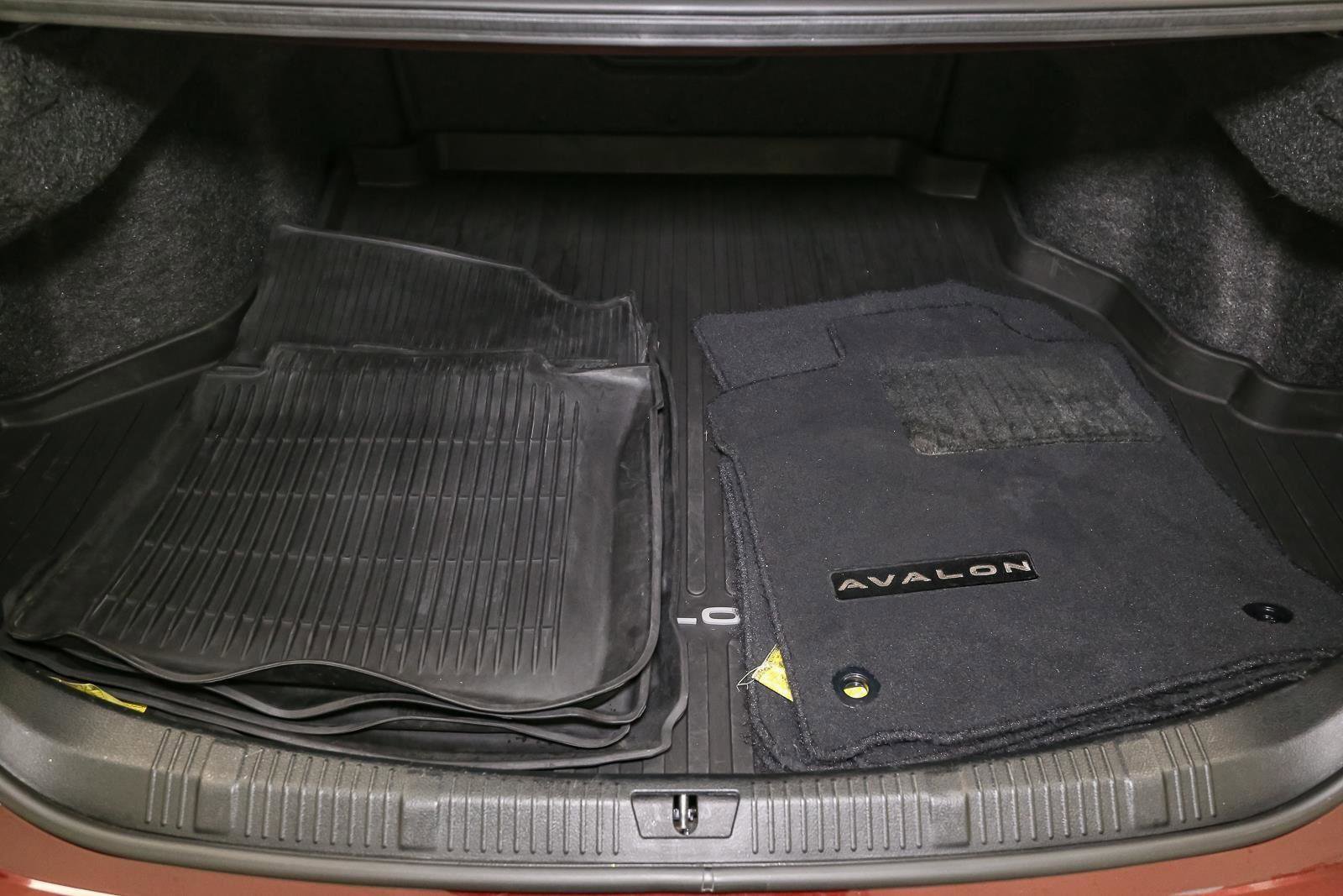 Used 2017 Toyota Avalon XLE w/ Carpet Mat Package image 12