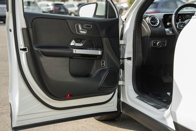 Used 2023 Mercedes-Benz GLB 250 4MATIC w/ Premium Package image 38