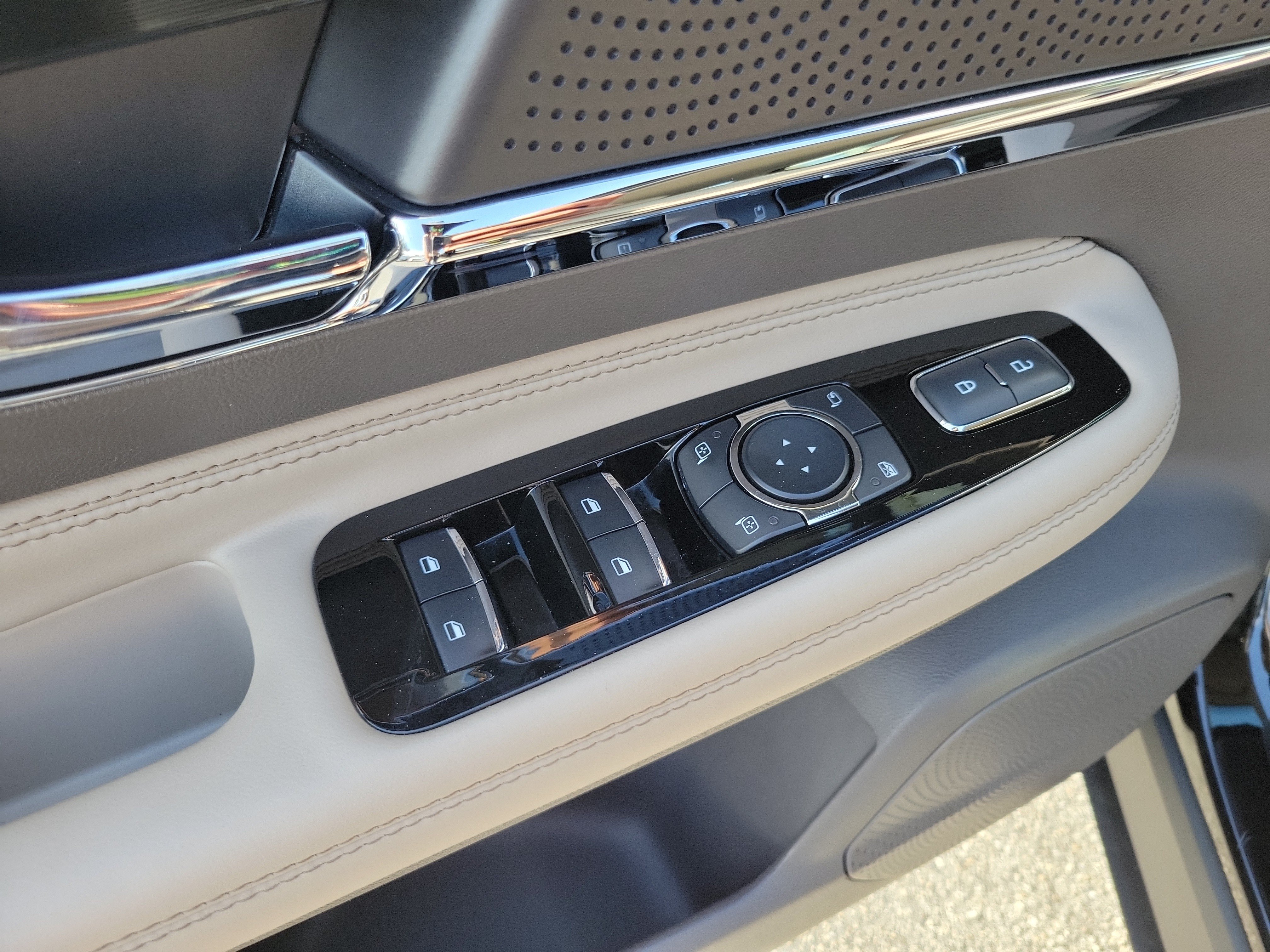 Certified 2023 Lincoln Corsair FWD image 13