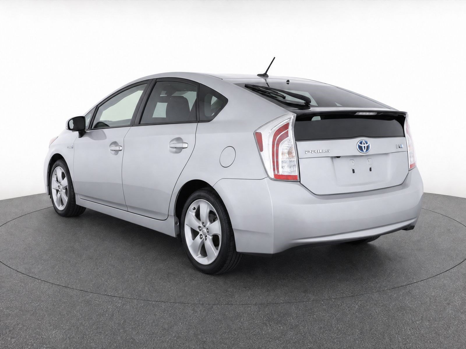 Used 2013 Toyota Prius Five FWD image 3