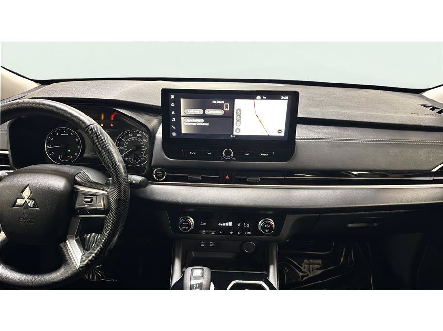 Used 2025 Mitsubishi Outlander ES FWD image 31