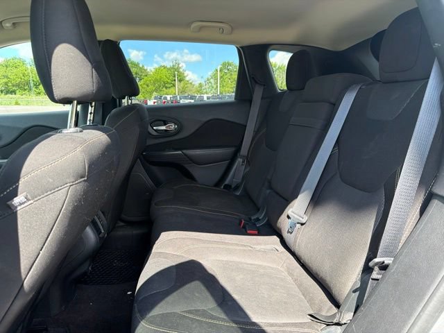 Used 2016 Jeep Cherokee Latitude w/ Comfort/Convenience Group AWD/4WD image 16