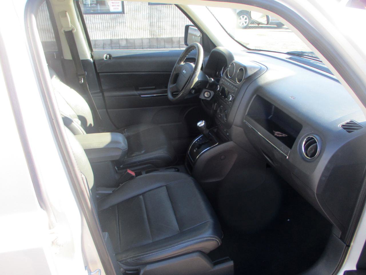Used 2009 Jeep Patriot Limited w/ Sun/Sound Group AWD/4WD image 7