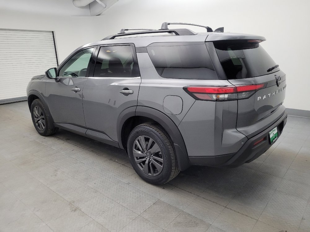 Used 2022 Nissan Pathfinder SV image 3