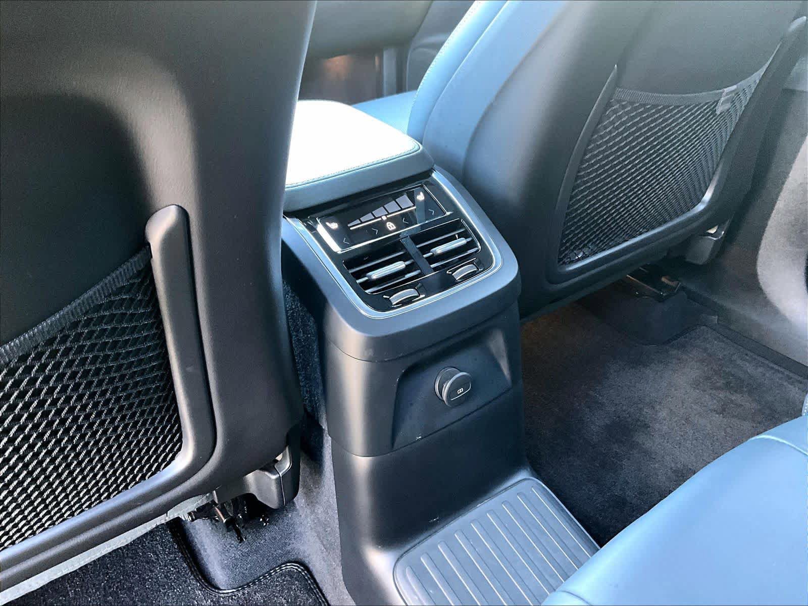Used 2024 Volvo XC90 T8 Ultimate w/ Protection Package Premier AWD/4WD image 38