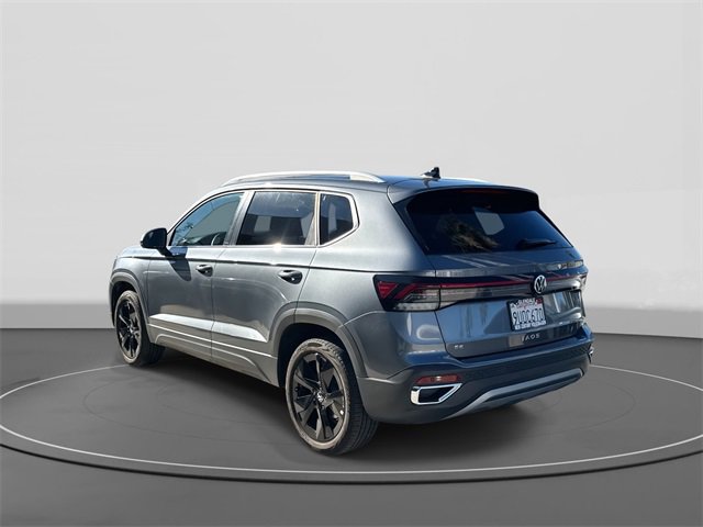 Certified 2025 Volkswagen Taos SE w/ Panoramic Sunroof Package image 4