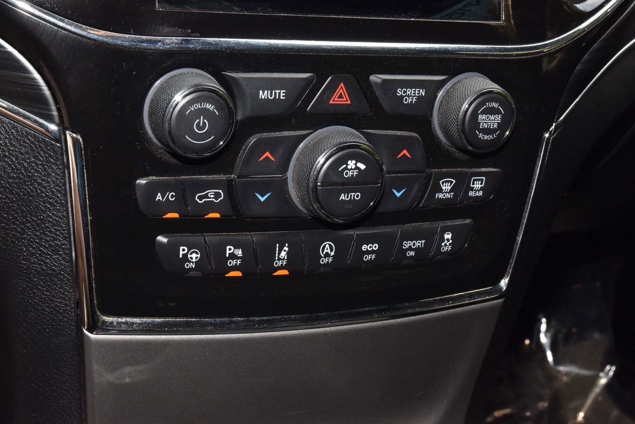 Used 2022 Jeep Grand Cherokee Limited image 29