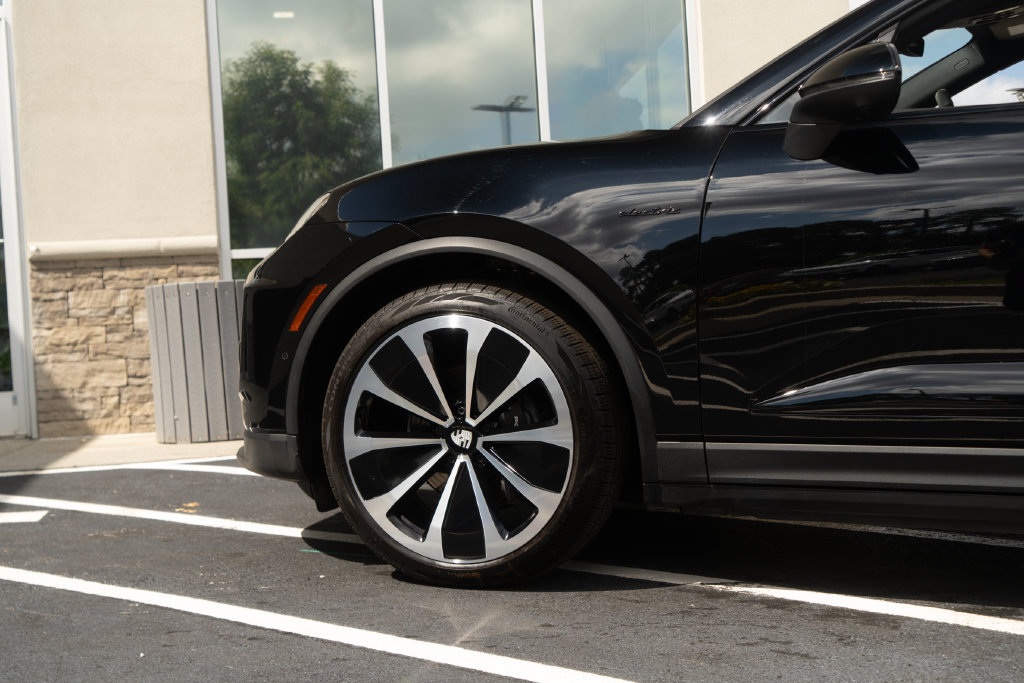 Used 2025 Porsche Macan 4 Electric AWD/4WD image 15