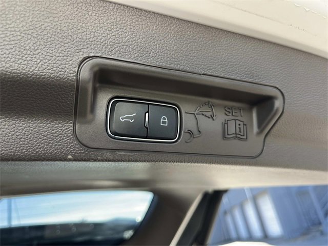 Used 2020 Ford Explorer Platinum w/ Premium Technology Package image 13